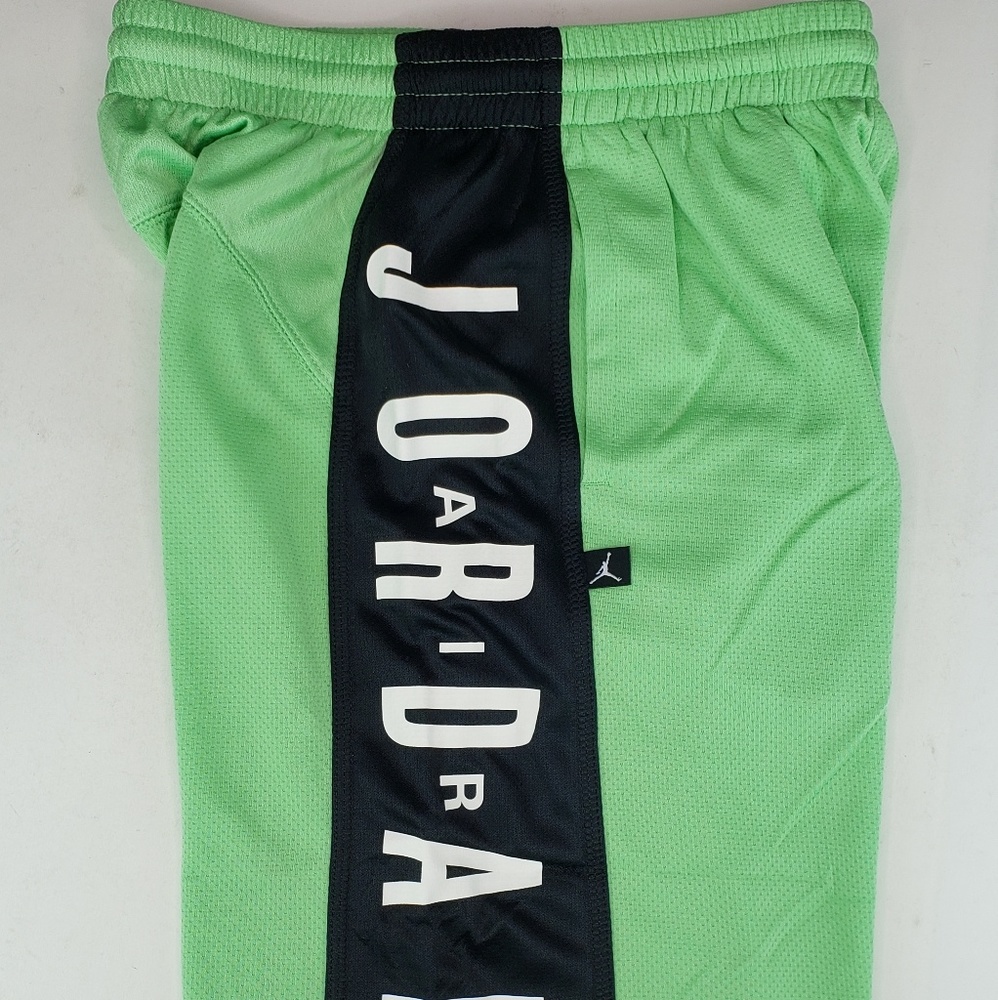 JORDAN BOY'S SHORTS SIZE LARGE POISON GREEN NEW